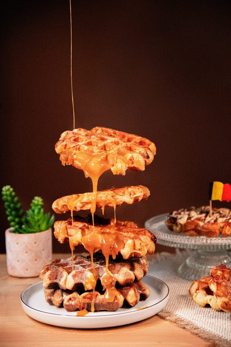 Composition sucrée garnie sur gaufre liégeoise